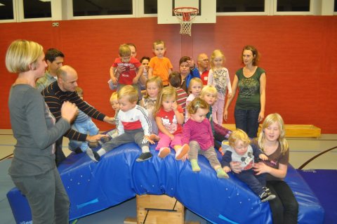 Mutter-Kind-(Kinder-)Turnen November 2013 – Foto 16