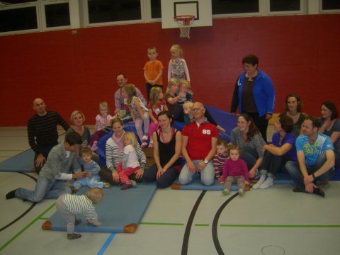 Mutter-Kind-(Kinder-)Turnen November 2013 – Foto 15